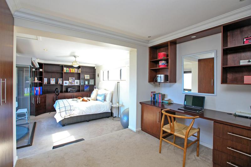 4 Bedroom Property for Sale in Bloubergstrand Western Cape